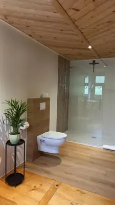 Ein Badezimmer in der Unterkunft Landhaus Bad Hopfreben