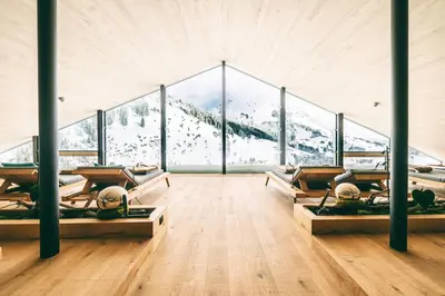 Ein allgemeiner Bergblick oder ein Berglick von des Hotels aus
