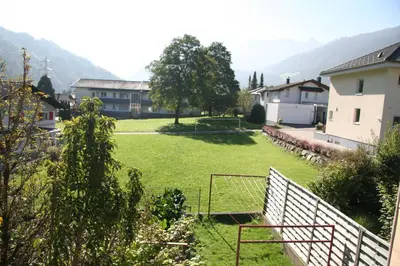 Ein allgemeiner Bergblick oder ein Berglick von des Ferienhauses aus