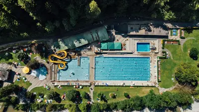 Der Swimmingpool an oder in der Nähe von Relaxed Urban Living - Aparthotel und Boardinghouse
