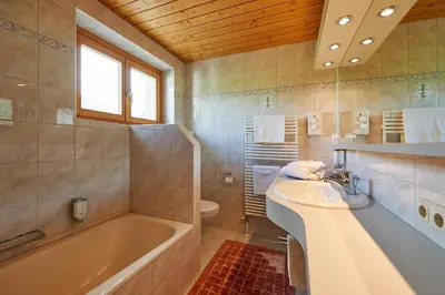 Ein Badezimmer in der Unterkunft Pension Bergland