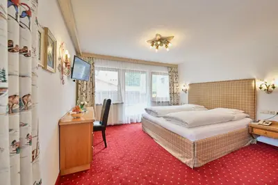 Ein Bett oder Betten in einem Zimmer der Unterkunft Hotel Garni Sursilva
