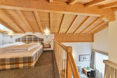 Ein Bett oder Betten in einem Zimmer der Unterkunft Hotel Garni Sursilva