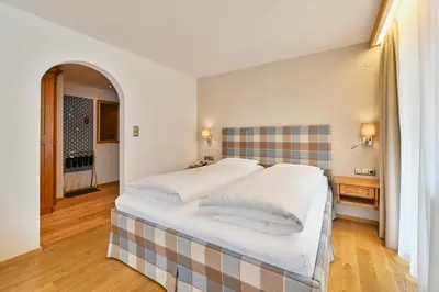 Ein Bett oder Betten in einem Zimmer der Unterkunft Hotel Garni Sursilva