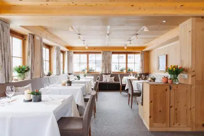 Ein Restaurant oder anderes Speiselokal in der Unterkunft Hotel Aurora
