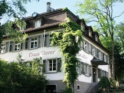 Das Gebäude in dem sich die Pension befindet