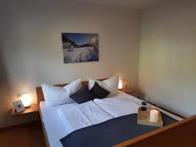 Ein Bett oder Betten in einem Zimmer der Unterkunft Ferienwohnung Schrofamühli