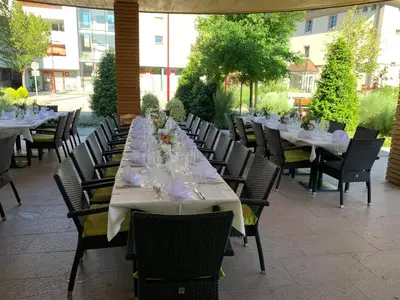 Ein Restaurant oder anderes Speiselokal in der Unterkunft Die Linde