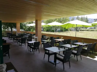Ein Restaurant oder anderes Speiselokal in der Unterkunft Die Linde
