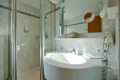 Ein Badezimmer in der Unterkunft Hotel Appartement Roggal