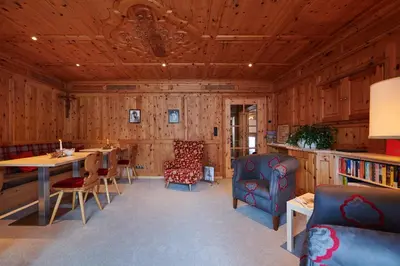 Ein Sitzbereich in der Unterkunft Hotel Appartement Roggal