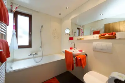 Ein Badezimmer in der Unterkunft Gasthaus & Pension Alphorn