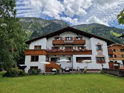 Ein allgemeiner Bergblick oder ein Berglick von des Hotels aus