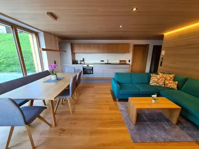 Ein Sitzbereich in der Unterkunft Alphof Appartement Faschina