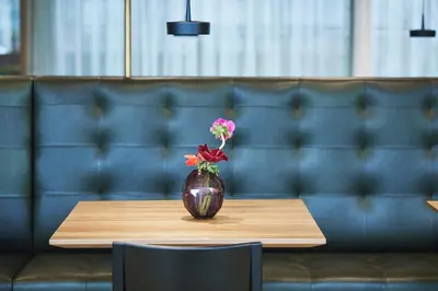 Ein Sitzbereich in der Unterkunft Hotel am See