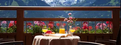 Ein allgemeiner Bergblick oder ein Berglick von des Hotels aus