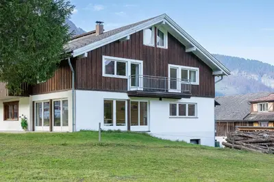 Ein allgemeiner Bergblick oder ein Berglick von der Ferienwohnung aus