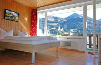 Ein allgemeiner Bergblick oder ein Berglick von der Ferienwohnung aus
