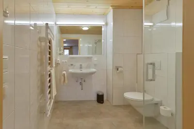 Ein Badezimmer in der Unterkunft Pension Haus Romy