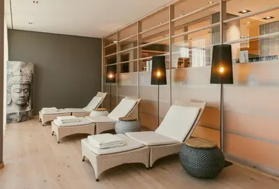 Ein Sitzbereich in der Unterkunft TRAUBE BRAZ Alpen Spa Golf Hotel