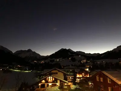 Ein allgemeiner Bergblick oder ein Berglick von der Ferienwohnung aus