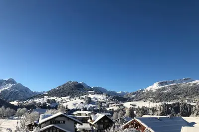 Ein allgemeiner Bergblick oder ein Berglick von der Ferienwohnung aus