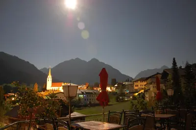 Ein allgemeiner Bergblick oder ein Berglick von des Hotels aus