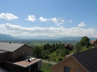 Ein allgemeiner Bergblick oder ein Berglick von der Ferienwohnung aus