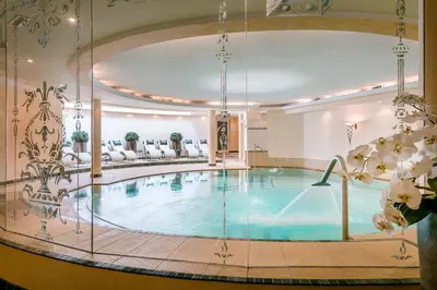 Der Swimmingpool an oder in der Nähe von Hotel Auenhof