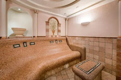Ein Sitzbereich in der Unterkunft Hotel Auenhof