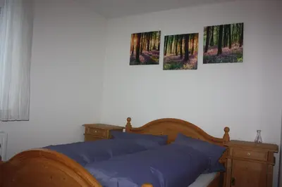 Ein Bett oder Betten in einem Zimmer der Unterkunft Ferienwohnung Arlberg