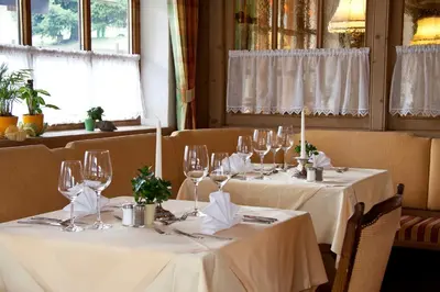 Ein Restaurant oder anderes Speiselokal in der Unterkunft Suitehotel Kleinwalsertal