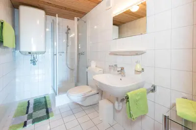 Ein Badezimmer in der Unterkunft Haus Margit