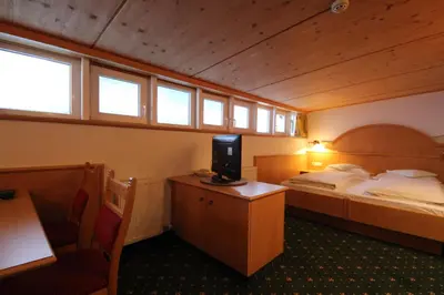 Ein Bett oder Betten in einem Zimmer der Unterkunft Hotel Garni Lärchenhof