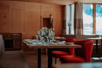 Ein Sitzbereich in der Unterkunft Hotel Austria