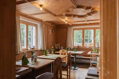 Ein Restaurant oder anderes Speiselokal in der Unterkunft Gasthaus Moosegg