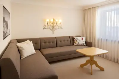Ein Sitzbereich in der Unterkunft Hotel Arabell