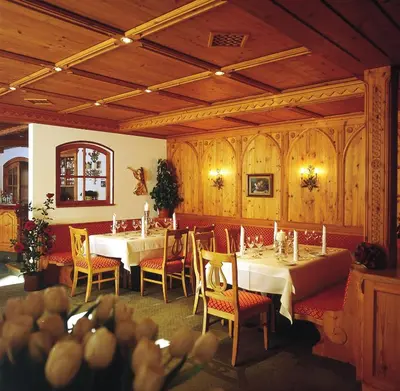 Ein Restaurant oder anderes Speiselokal in der Unterkunft Hotel Arabell
