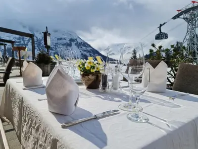 Ein allgemeiner Bergblick oder ein Berglick von des Hotels aus
