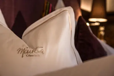 Ein Sitzbereich in der Unterkunft Hotel & Chalet Montana