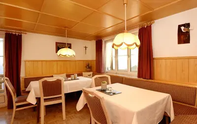Ein Sitzbereich in der Unterkunft Haus Adlerhorst