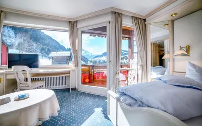 Ein allgemeiner Bergblick oder ein Berglick von des Hotels aus