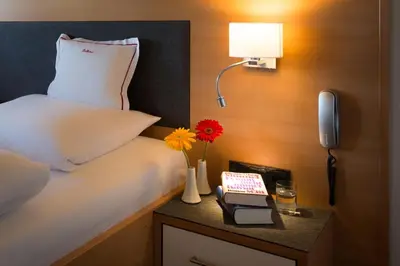 Ein Bett oder Betten in einem Zimmer der Unterkunft Hotel Bellevue