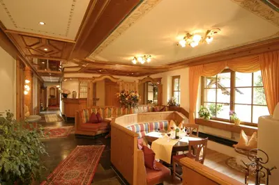 Ein Sitzbereich in der Unterkunft Ferienhotel Almajur