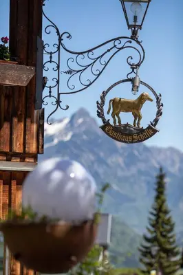 Ein allgemeiner Bergblick oder ein Berglick von des Hotels aus