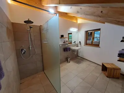 Ein Badezimmer in der Unterkunft Haus Schroefler