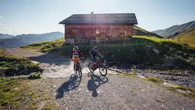 Radfahren an der Unterkunft Hotel Garni Alpina oder in der Nähe