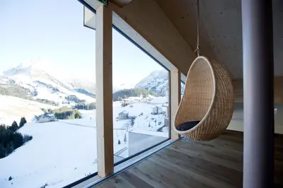 Ein allgemeiner Bergblick oder ein Berglick von des Hotels aus