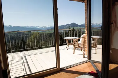 Ein allgemeiner Bergblick oder ein Berglick von der Ferienwohnung aus