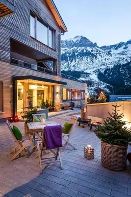 Ein allgemeiner Bergblick oder ein Berglick von des Hotels aus